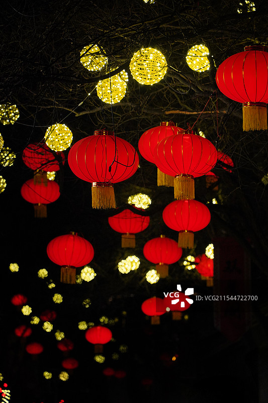 北京市西城区琉璃厂文化街春节庙会红灯笼图片素材