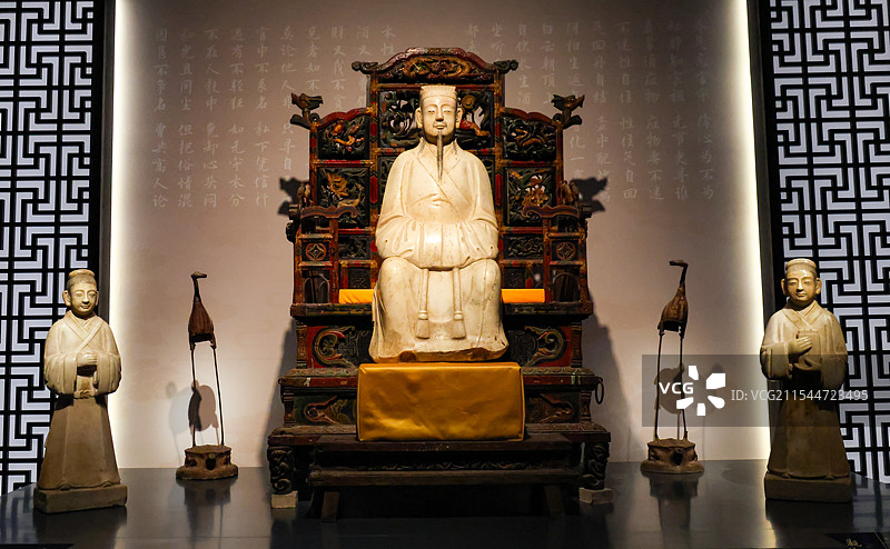 汉白玉吕洞宾坐像木座椅书童立像铁仙鹤百字碑组图图片素材