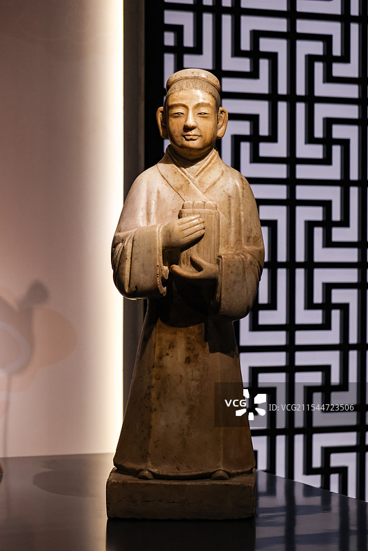 汉白玉吕洞宾坐像木座椅书童立像铁仙鹤百字碑组图图片素材