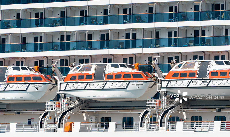 游轮上的救生艇图片素材