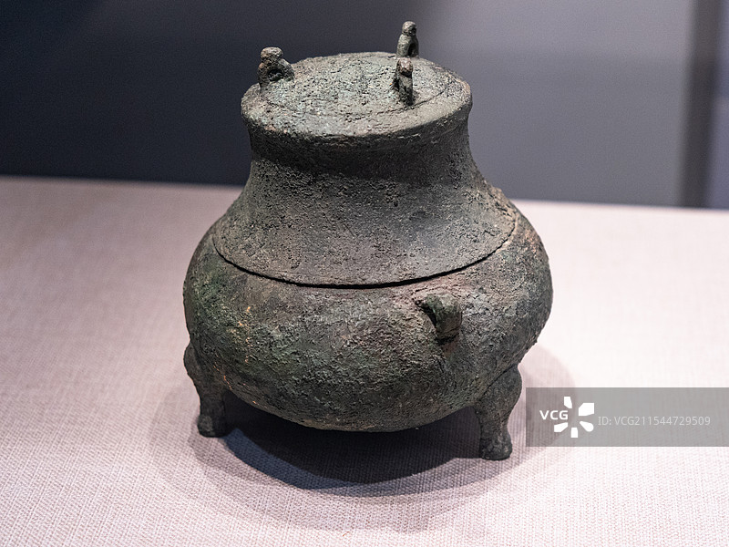 宿迁市泗洪县博物馆的青铜器（青铜剑、青铜镜等0图片素材