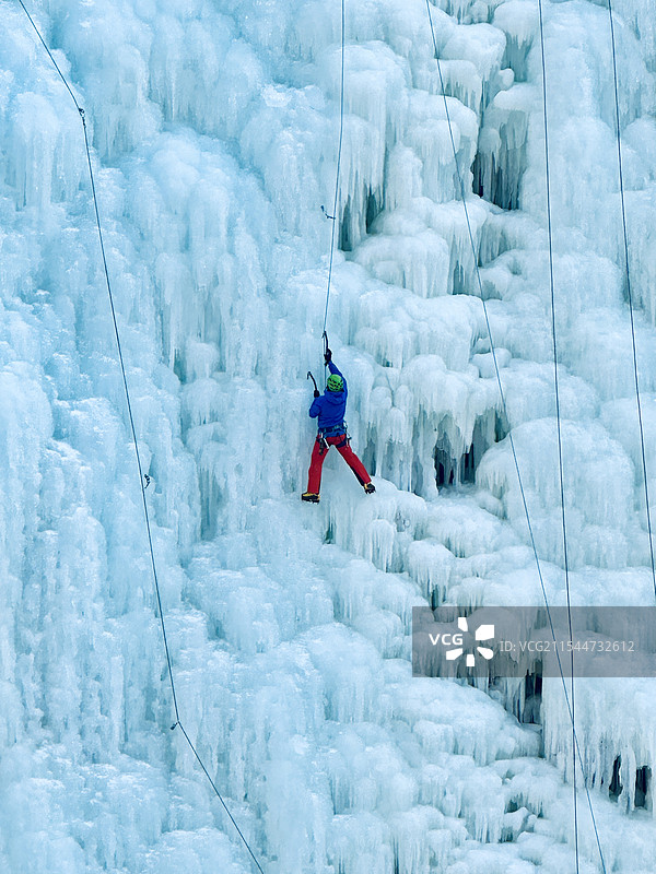 攀登-北京虎峪冰瀑图片素材