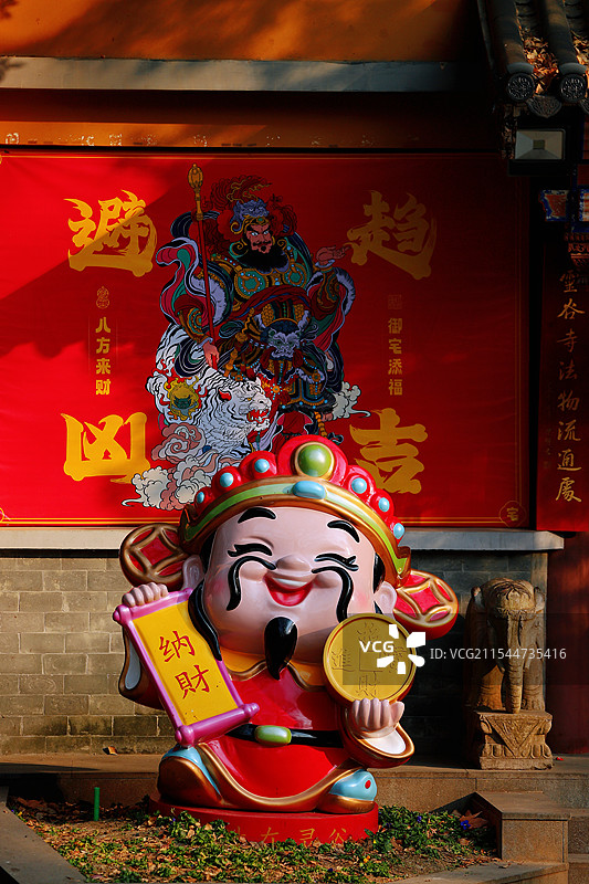 南京灵谷寺门前的财神图片素材