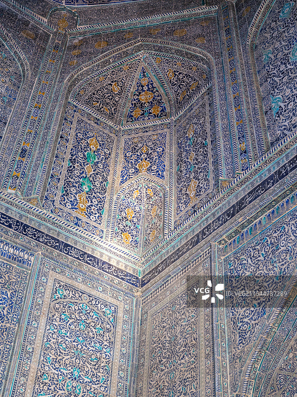 希瓦古城古墓里的屋顶色彩斑斓图片素材