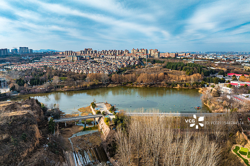 航拍郑州荥阳洞林湖图片素材