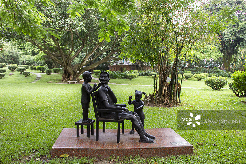 广东茂名春苑公园雕塑图片素材