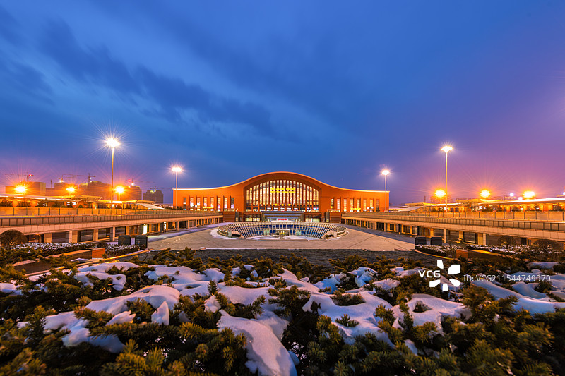 哈尔滨西站火车站冬景图片素材