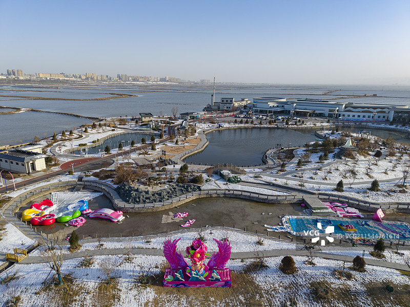 山西运城七彩盐湖景区雪景图片素材