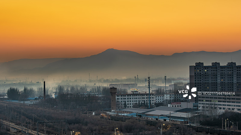 日落时建筑物对天的高角度视图图片素材