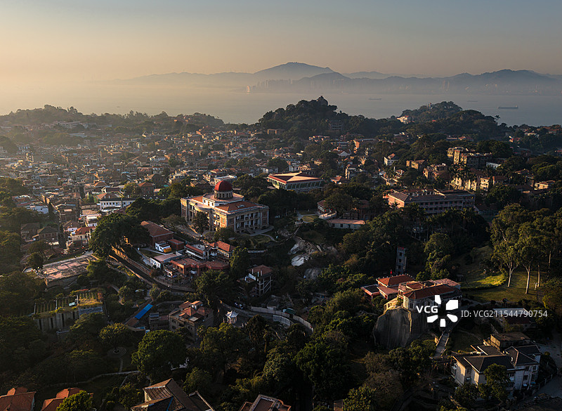 沐浴在晨光下的鼓浪屿图片素材