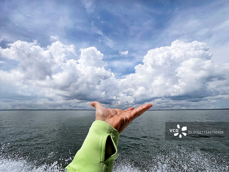 《觸摸天邊的雲》图片素材