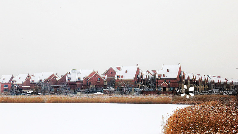 天津团泊湖畔别墅群图片素材