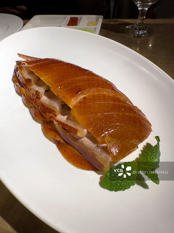 切片的北京烤鸭特写图片素材