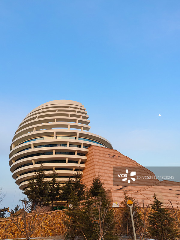 潍坊市地标建筑奔月台 潍坊北站片区图片素材