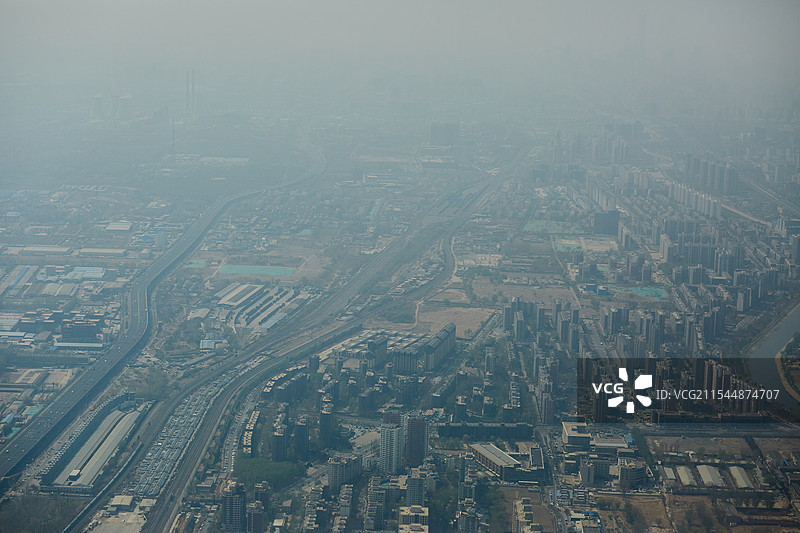 航拍雾霾中的北京通州城区建筑风景图片素材