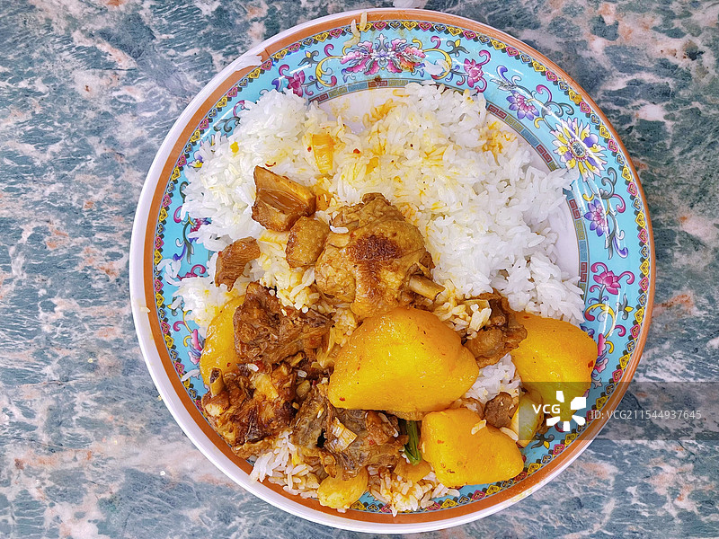 新疆美食羊肉抓饭图片素材