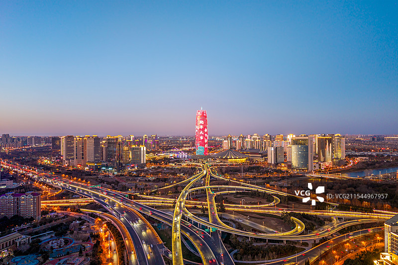 高视角航拍中国河南省郑州市郑东新区CBD全景图片素材