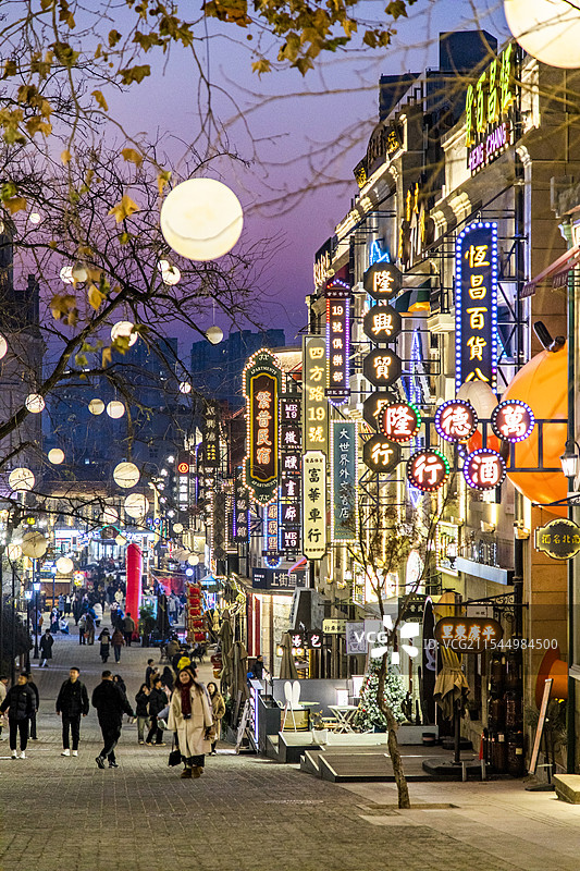 青岛大鲍岛文化休闲街区 上街里 四方路夜景图片素材