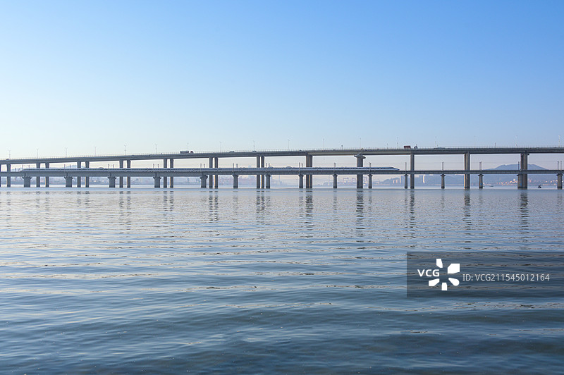 福建厦门集美学村十里长堤海上铁路图片素材
