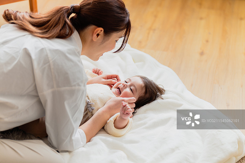 母亲与婴儿图片素材