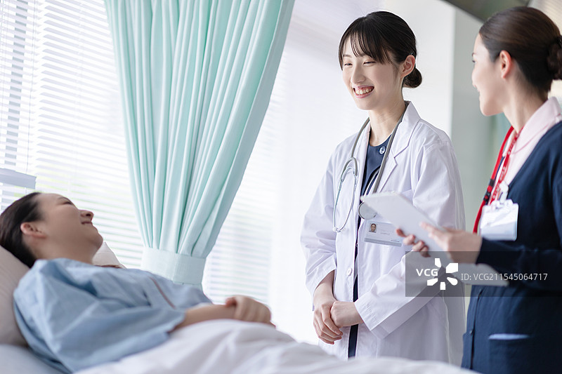 护士与女性病人图片素材