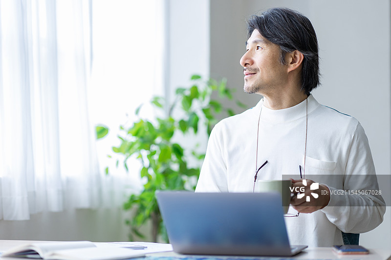 男人在休息图片素材