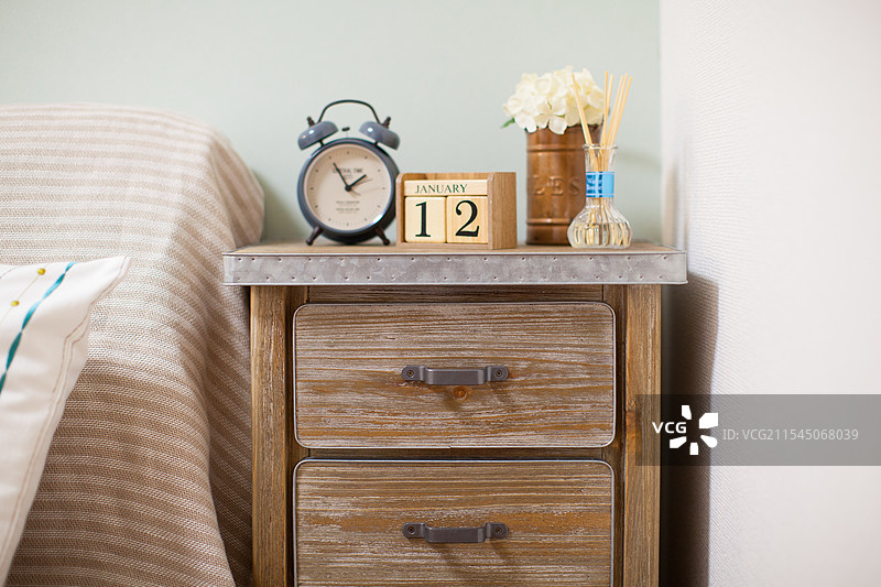 室内与闹钟图片素材