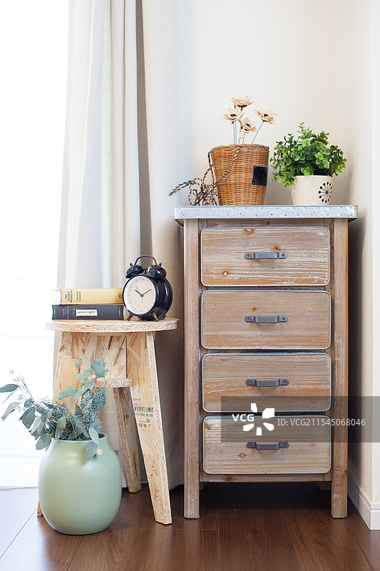 室内与闹钟图片素材