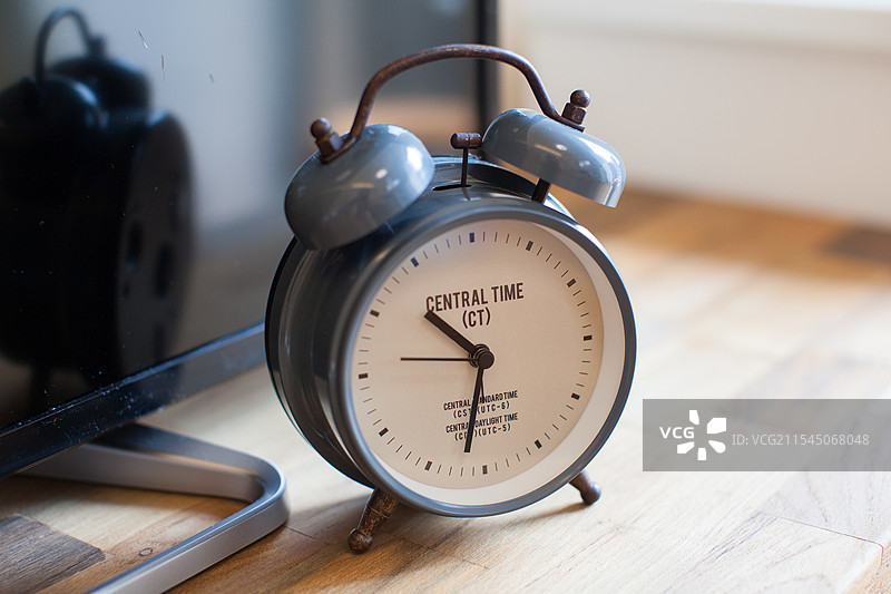 室内与闹钟图片素材