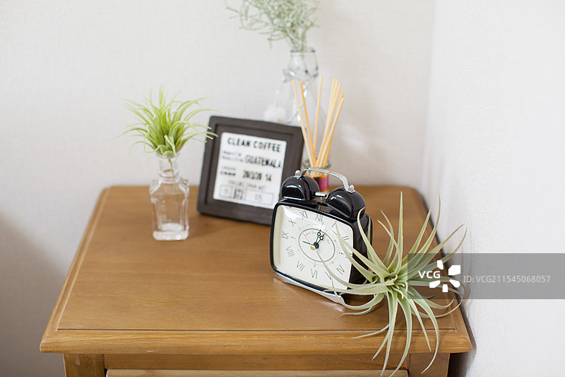 室内与闹钟图片素材
