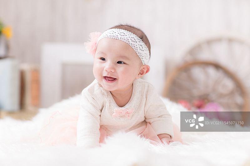 6个月大的宝宝，半岁生日图片素材