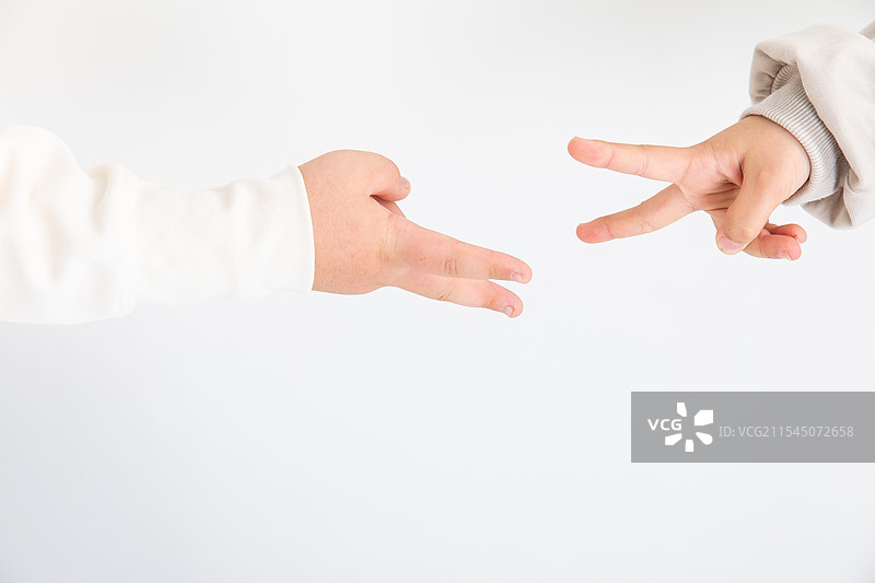 孩子们的手在玩剪刀石头布图片素材