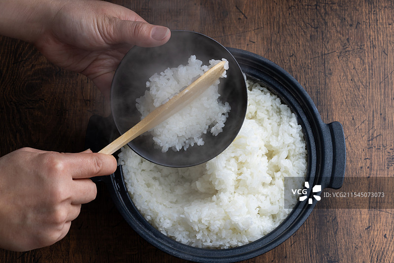 陶土锅中的米饭 日本料理图片素材