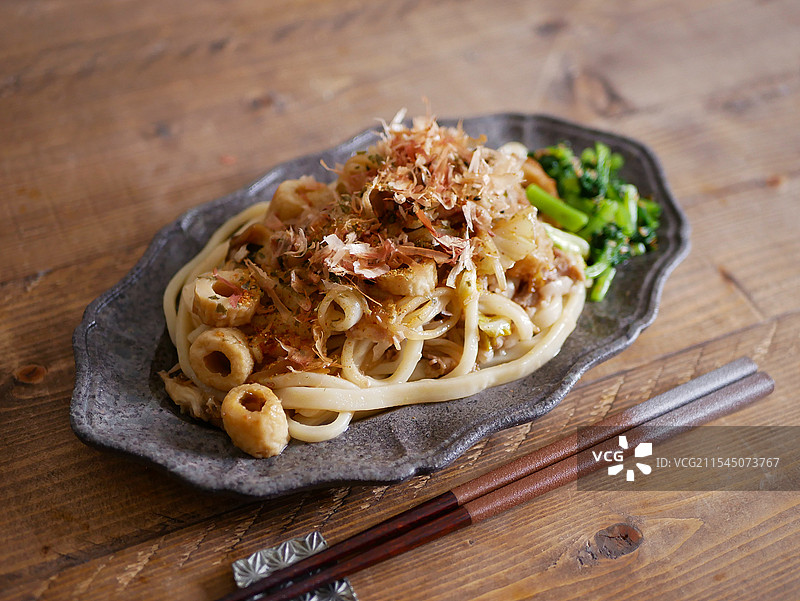 炸咸味乌冬面图片素材