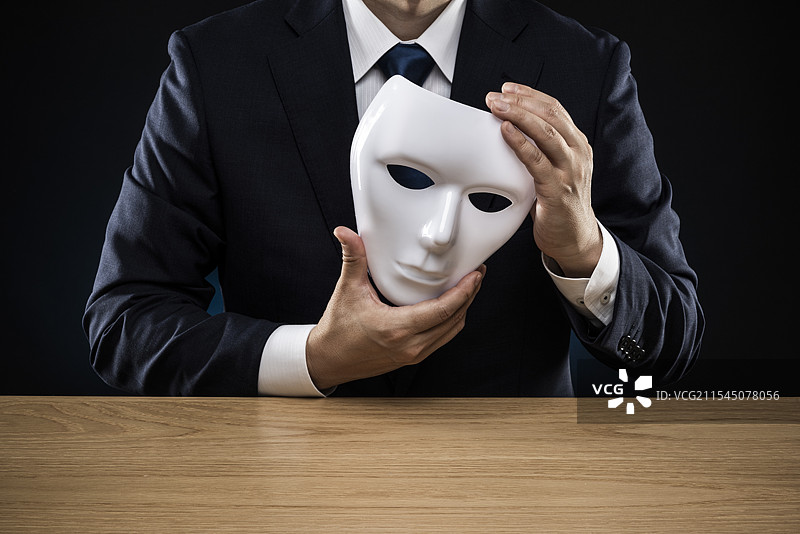 未戴面具的男人图片素材