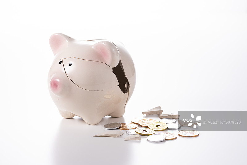 破损的储蓄罐和硬币图片素材