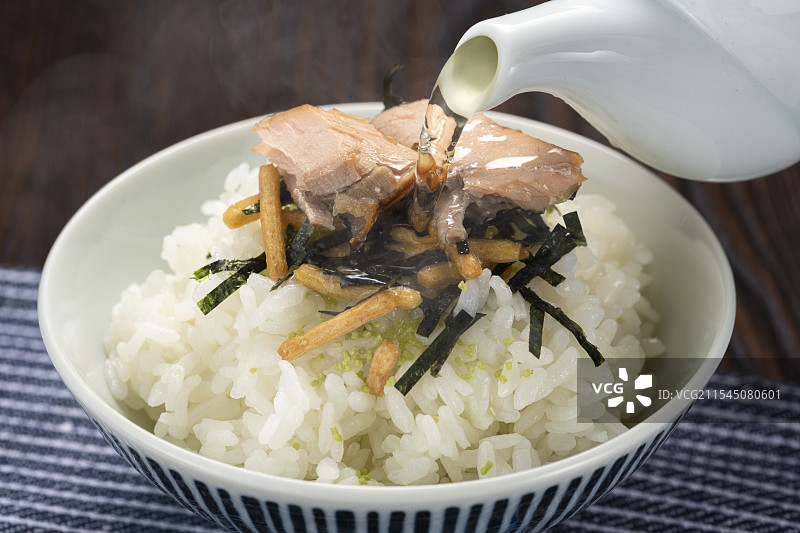 美味的鲑鱼茶泡饭图片素材