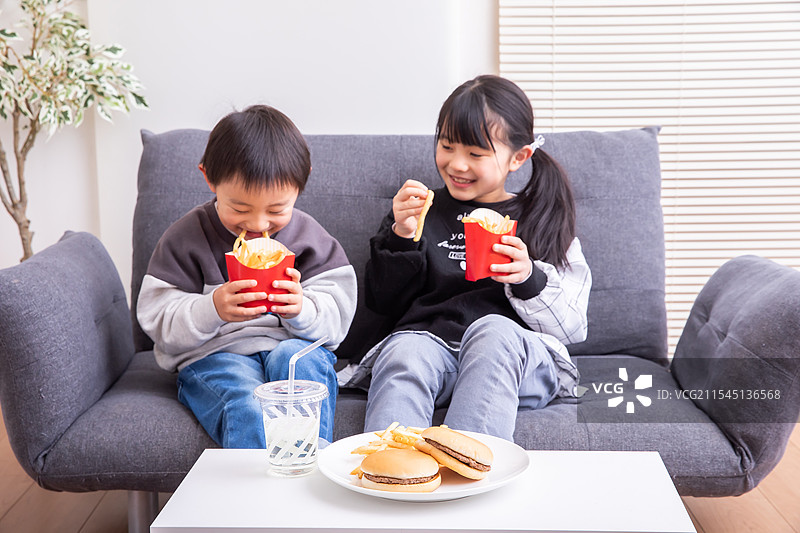 男女愉快地用餐图片素材