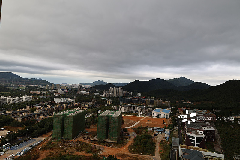 海南三亚，亚龙湾火车站，小洲岛，凤凰岛，海，船，云雾山，热带雨林图片素材