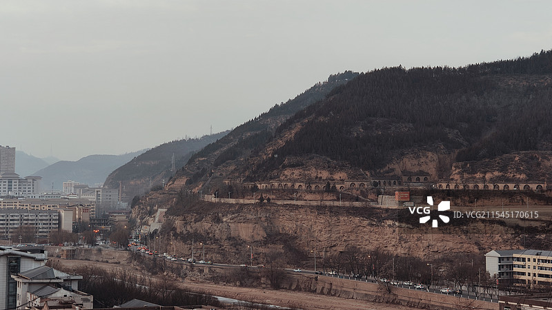 远眺延河对岸杨家岭窑洞群图片素材