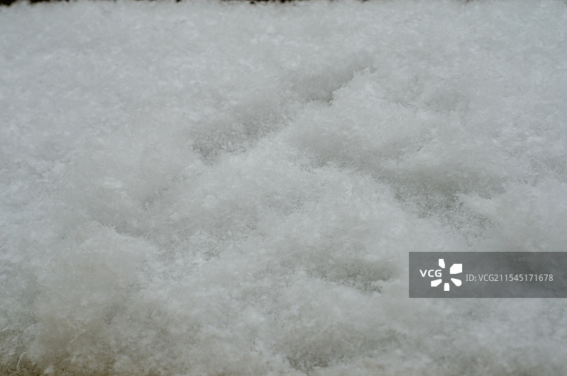 写着冬字的雪地背景图片素材