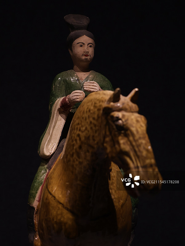 唐朝三彩骑马俑图片素材