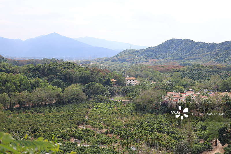 海南三亚大茅山庄，高山云雾，热带雨林图片素材