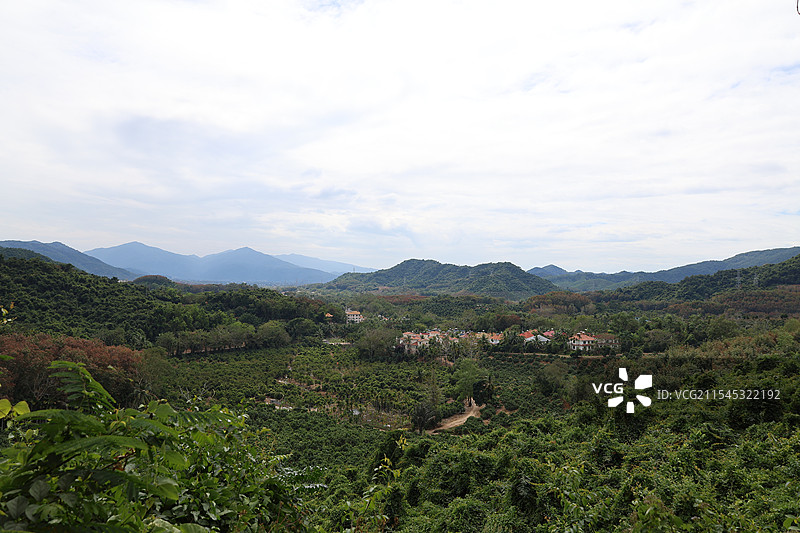 海南三亚大茅山庄，高山云雾，热带雨林图片素材