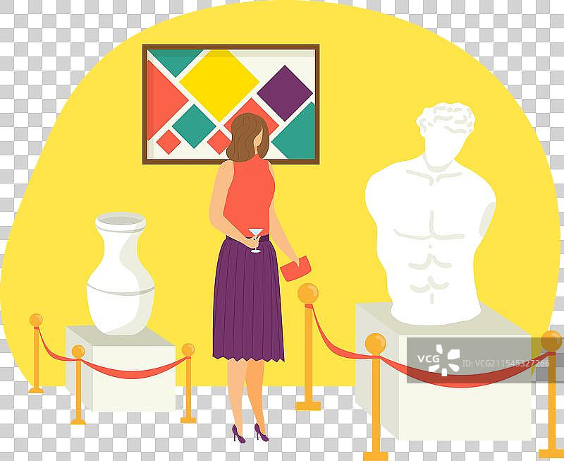 女性在艺术画廊中欣赏抽象艺术图片素材