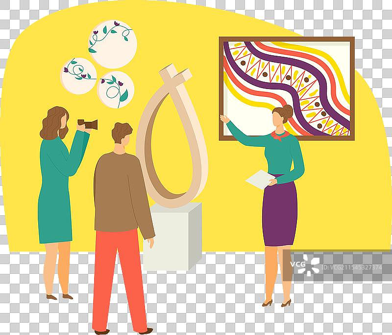 女性在艺术画廊中引导男性，解释抽象艺术。图片素材