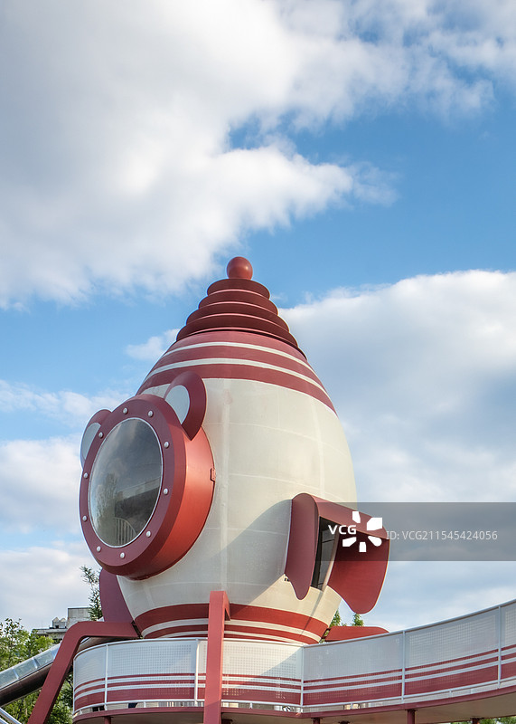 公园中的儿童区滑梯图片素材