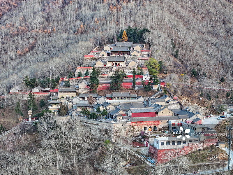 山西五台山南山寺深秋建筑风光航拍图片素材