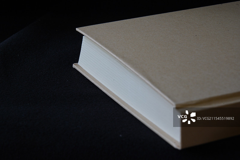 打开的空白书本特写图片素材