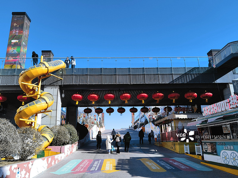 大红灯笼高高挂:五棵松华熙图片素材